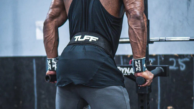 lifter using weightlifting belt