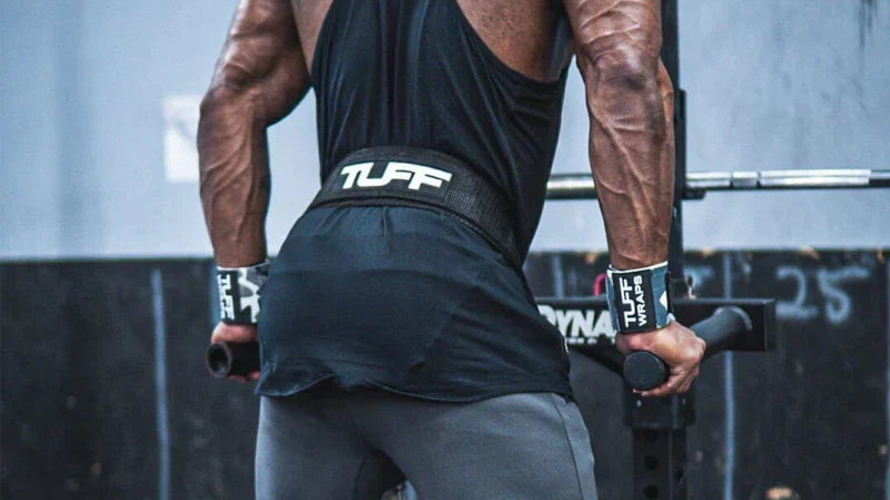 lifter using weightlifting belt
