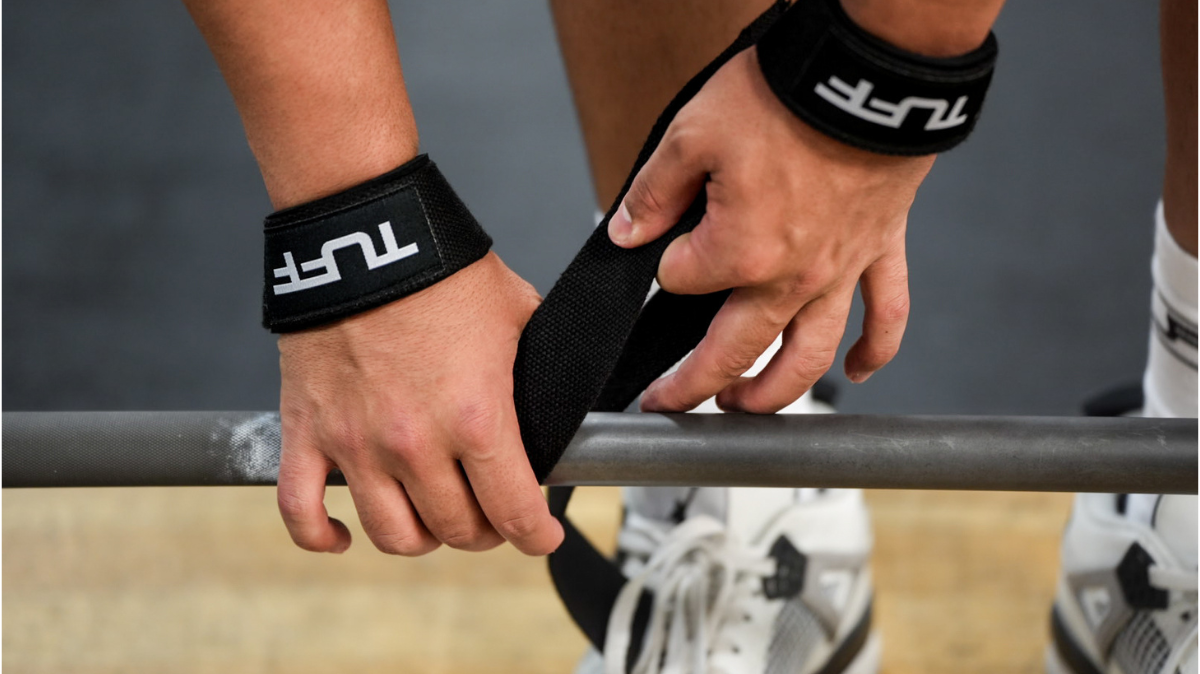 man putting on lifting straps