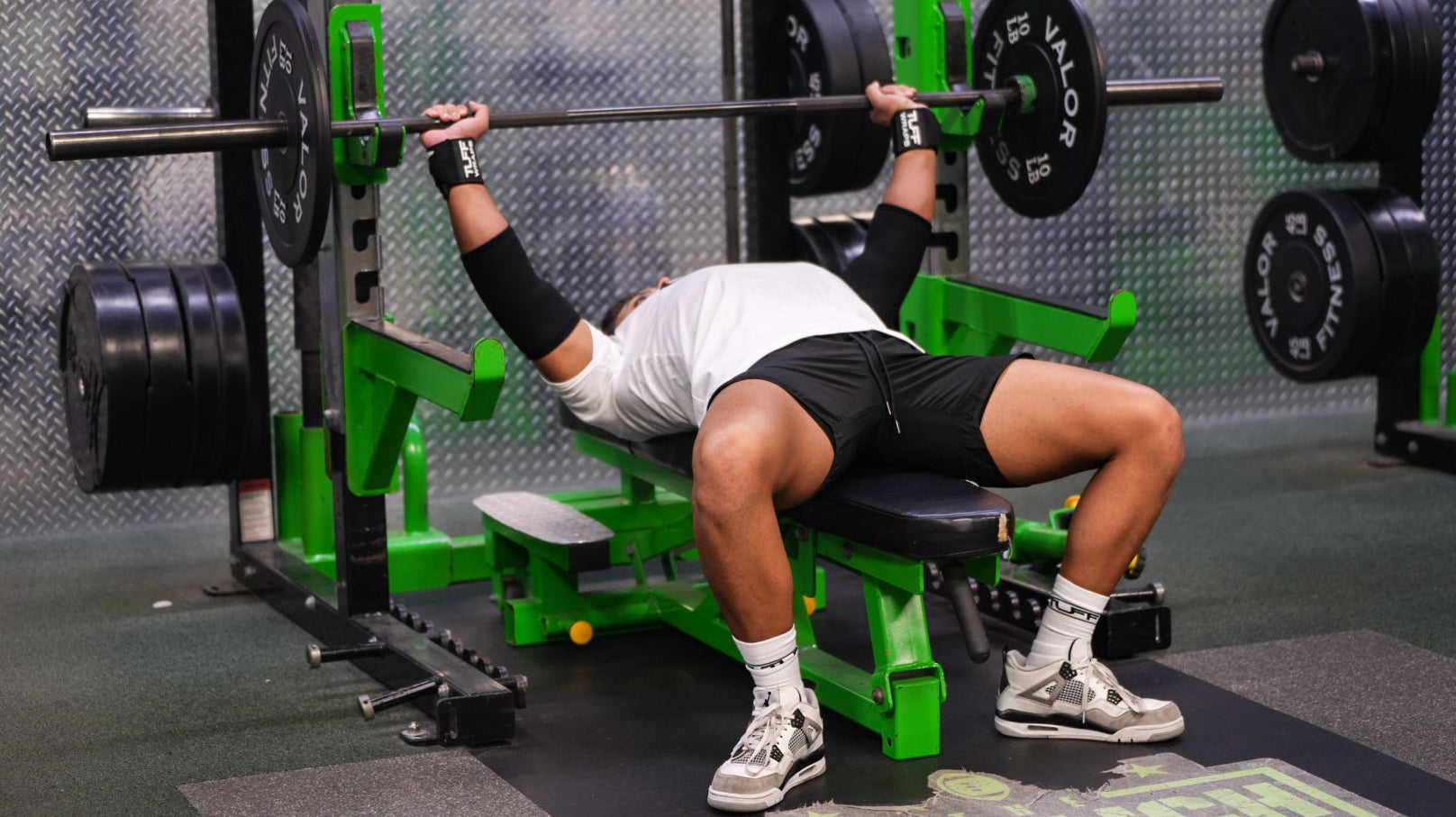 powerlifter doing bench press