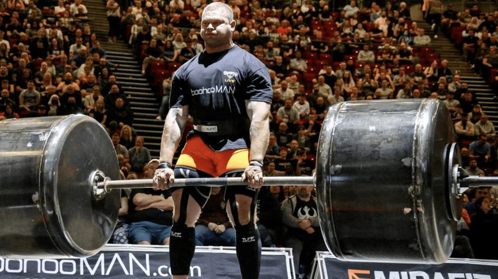 powerlifter wearing 13mm lifting belt