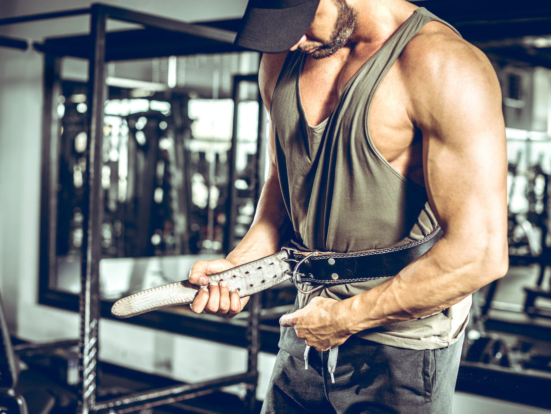 trainer wearing lifting belt