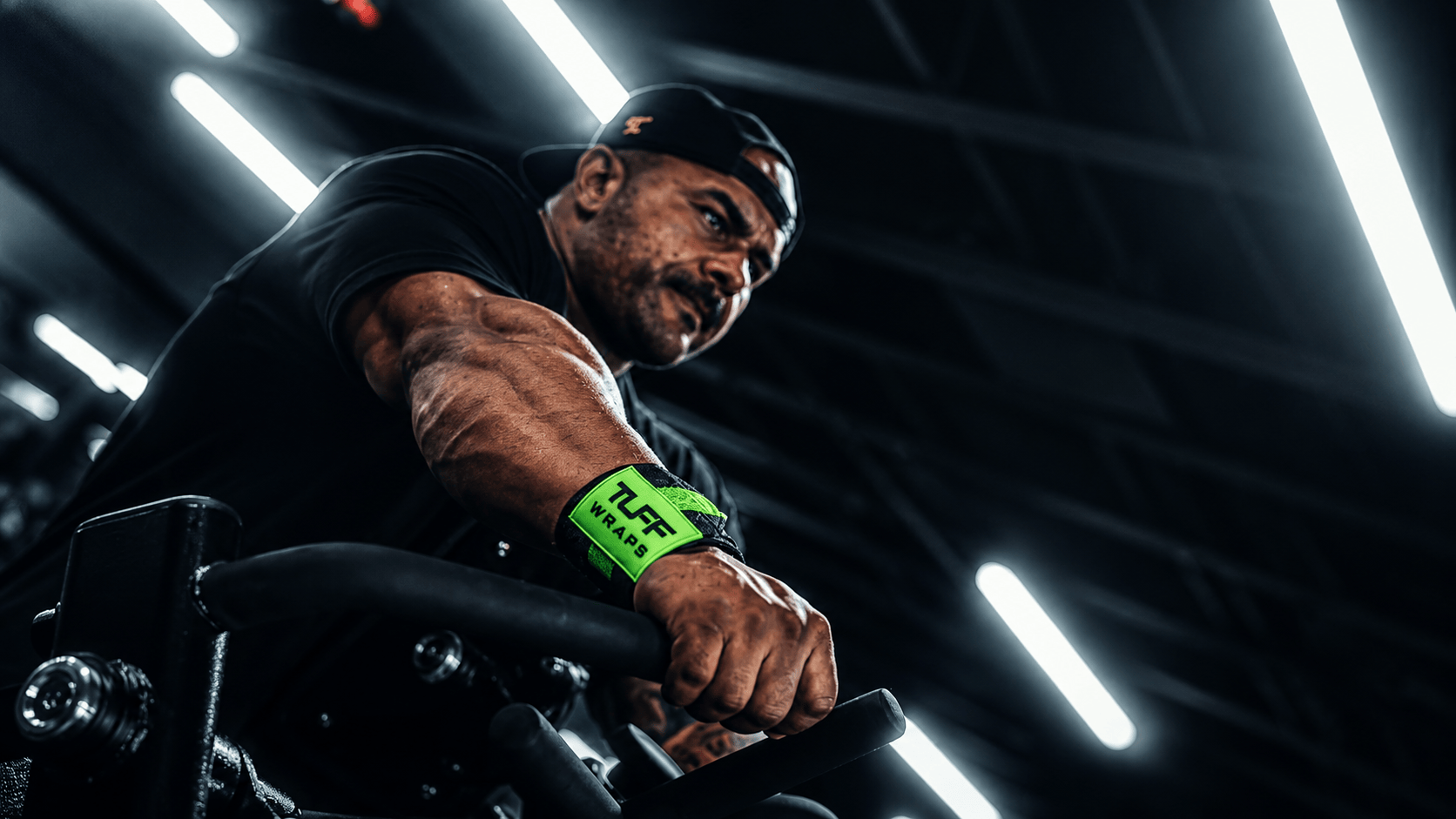 How to Use Wrist Wraps - Simple Ways to Maximize Training