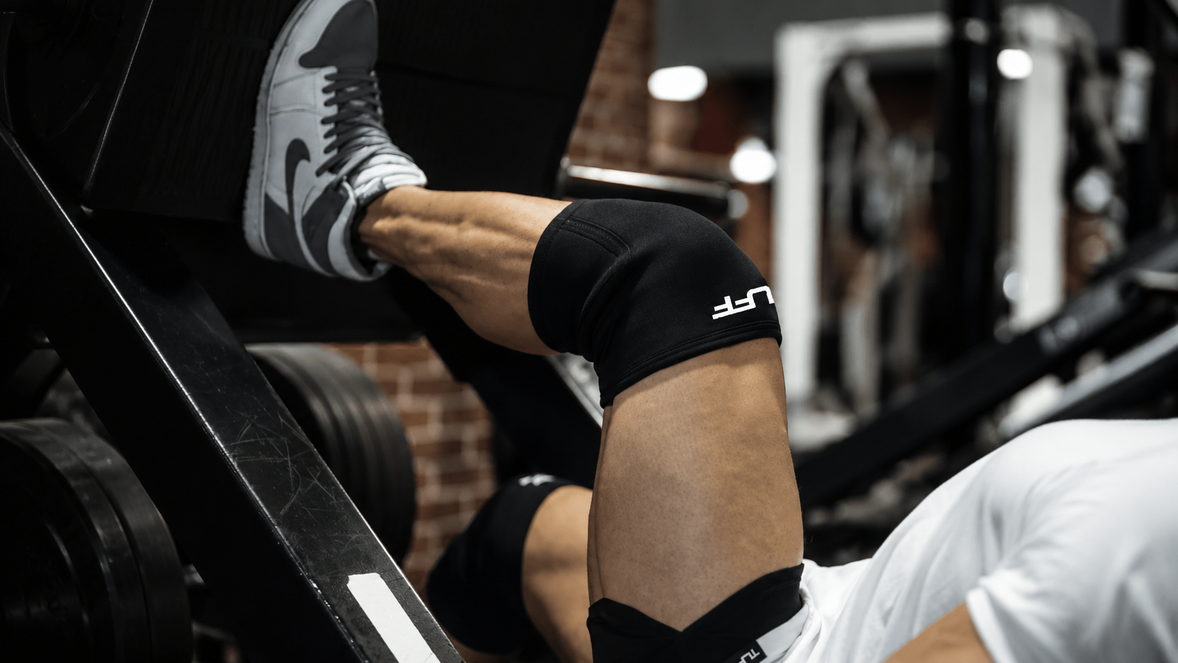 SBD vs Strength Shop knee sleeves compared for powerlifting
