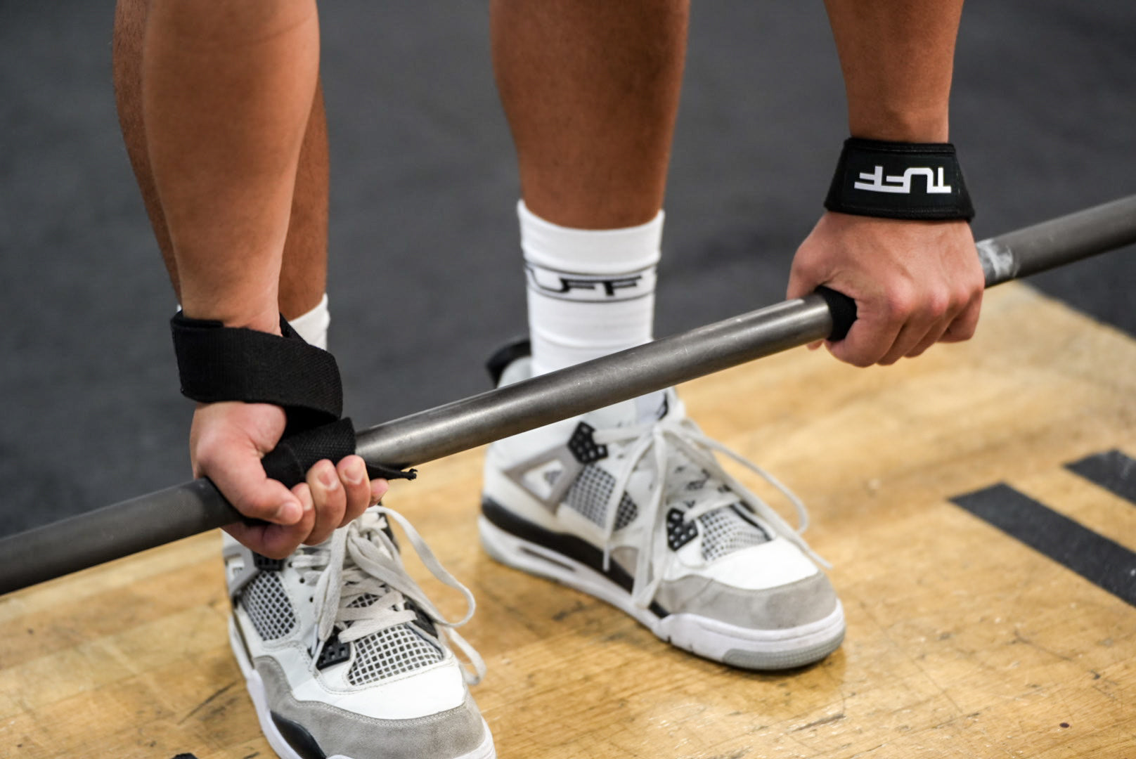 using the best lifting straps for deadlifts