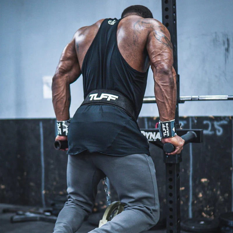 lifter using weightlifting belt