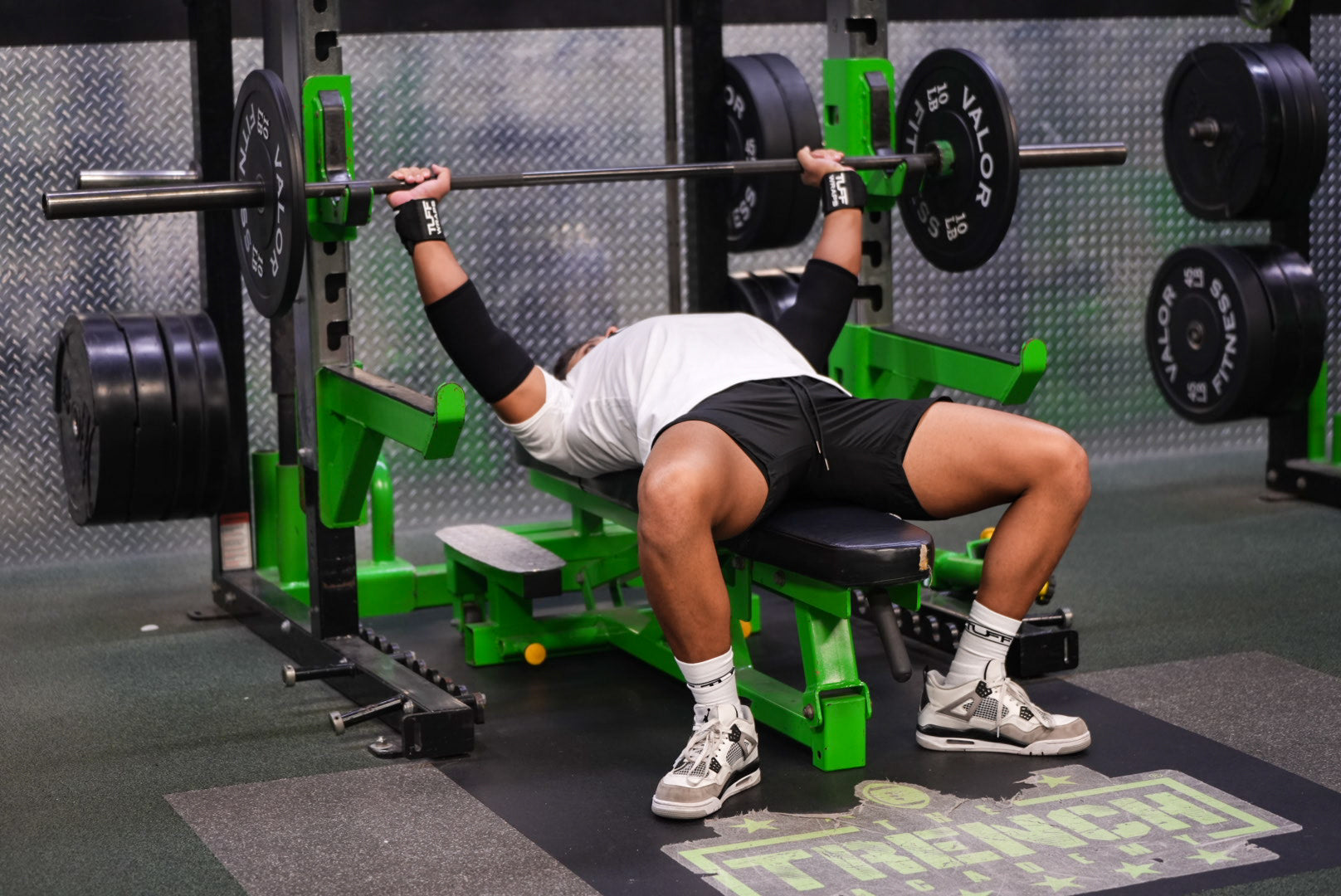 powerlifter doing bench press